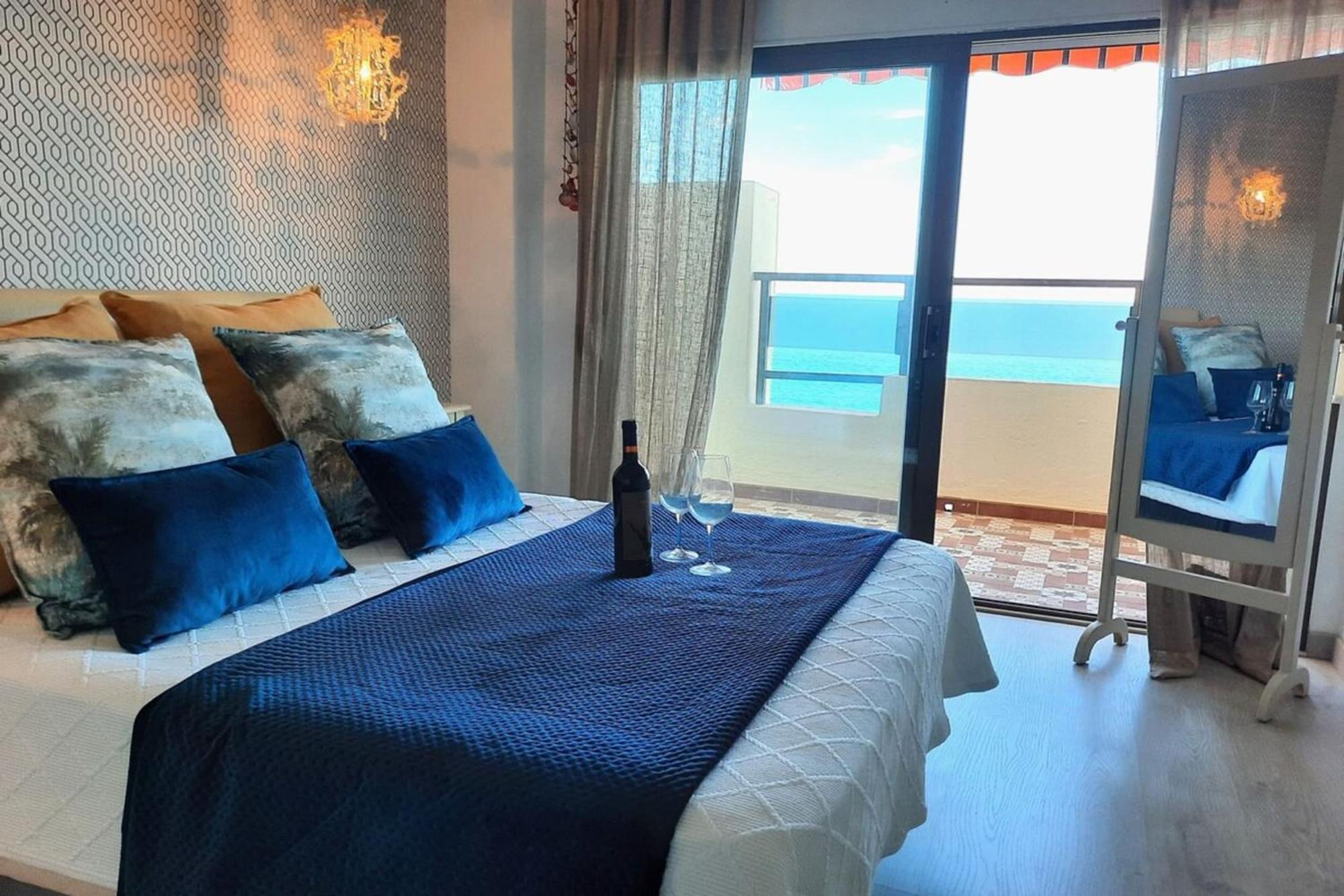Paseo Del Rey - 2 Bedrooms Oceanfront Fuengirola
