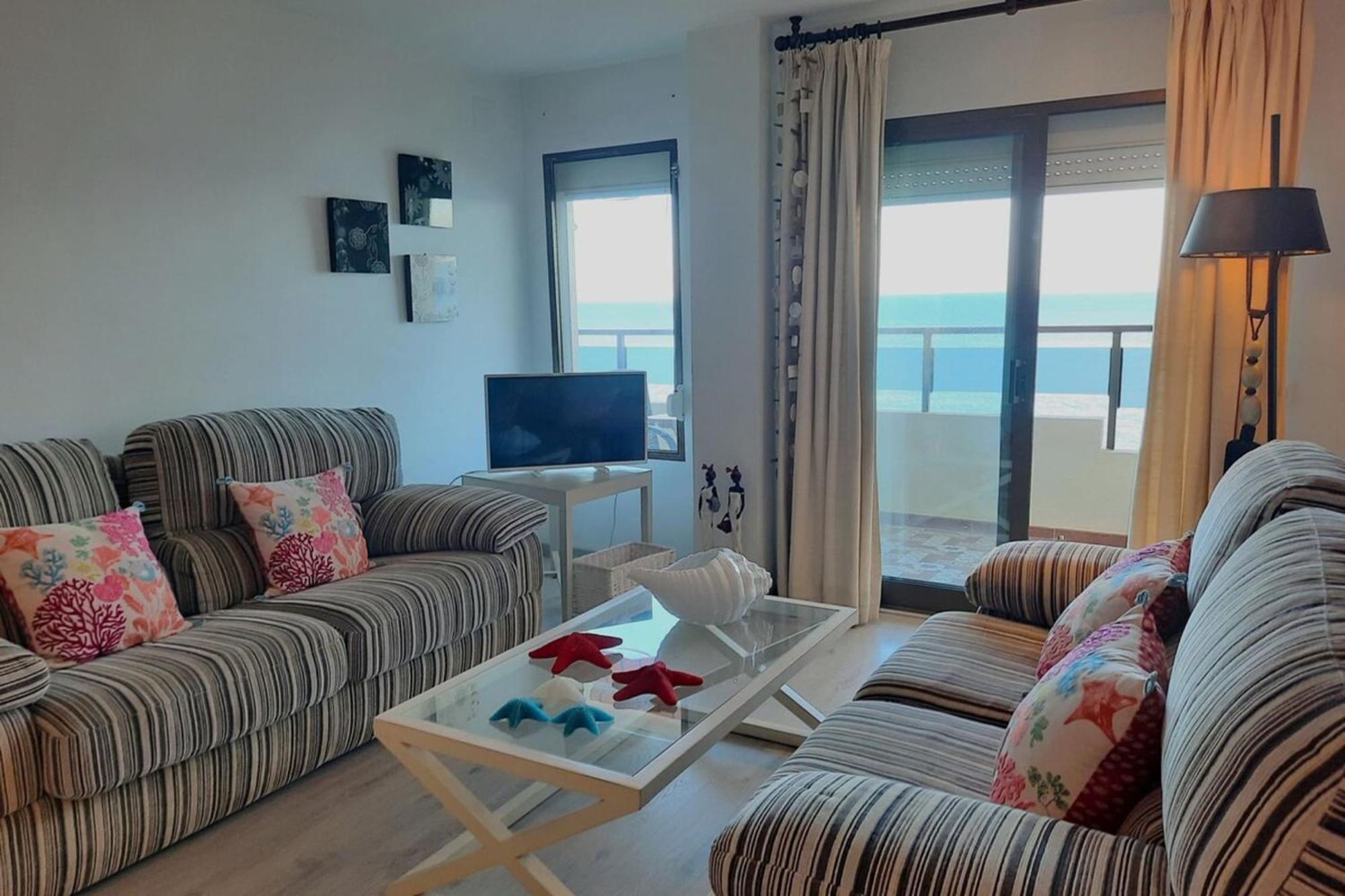 Paseo Del Rey - 2 Bedrooms Oceanfront Apartment Fuengirola